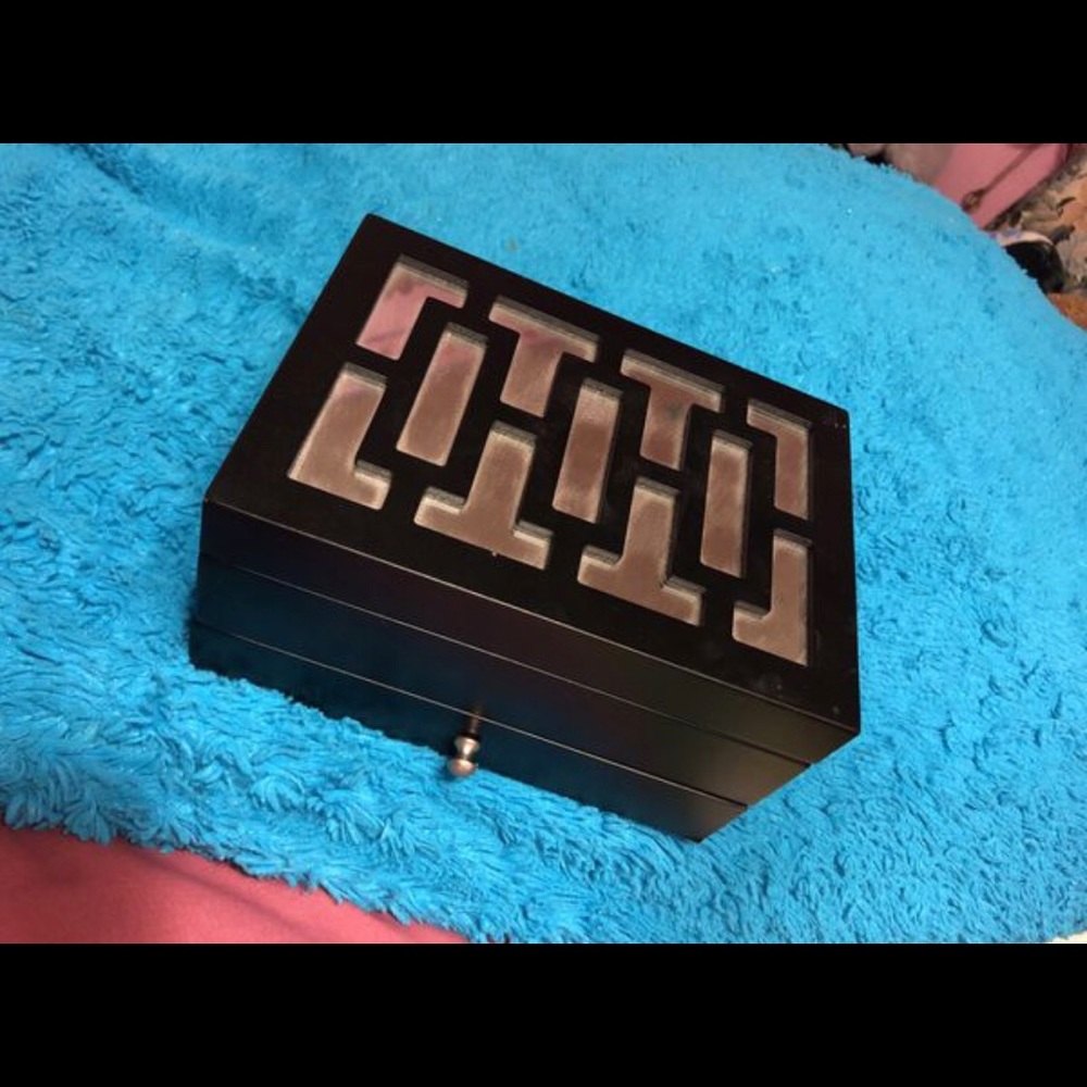 Jewelry box